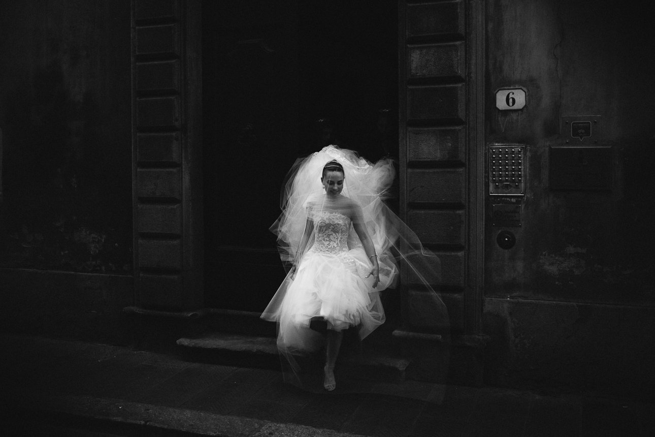 vincigliata castle wedding photographer: a bride ready to get married