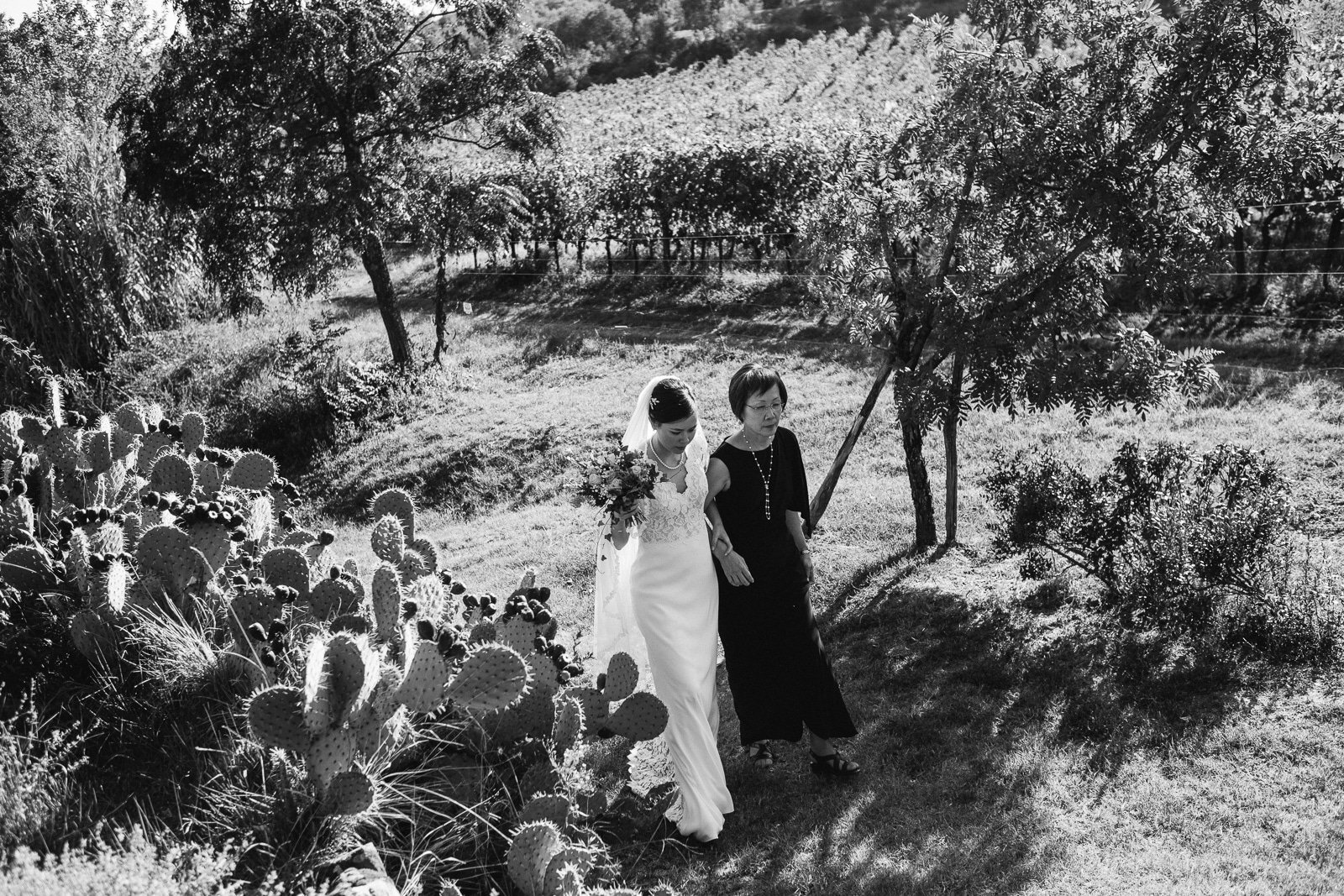 Ceremony in the garden, black and white