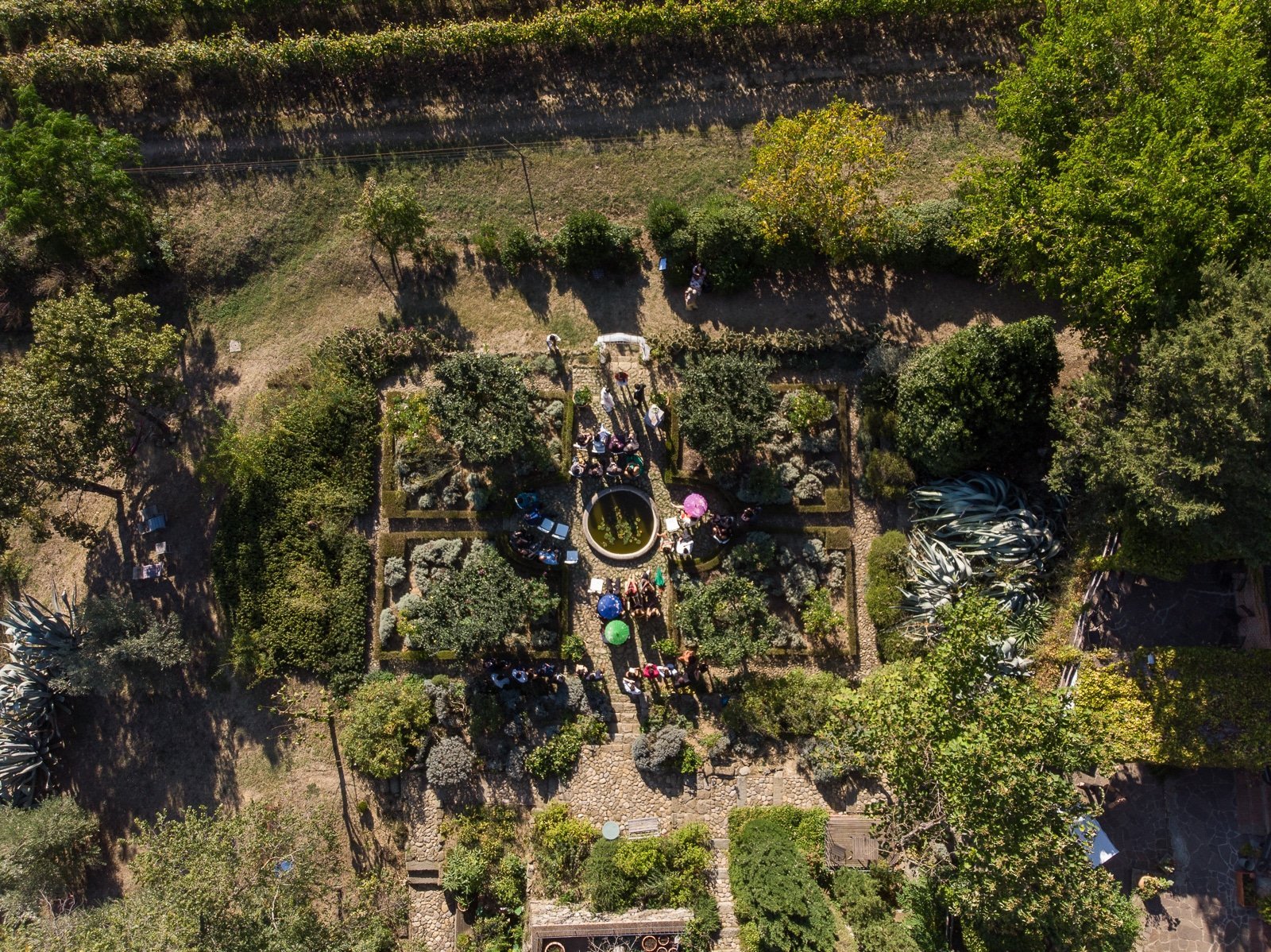 Ceremony by the fountain seen from above