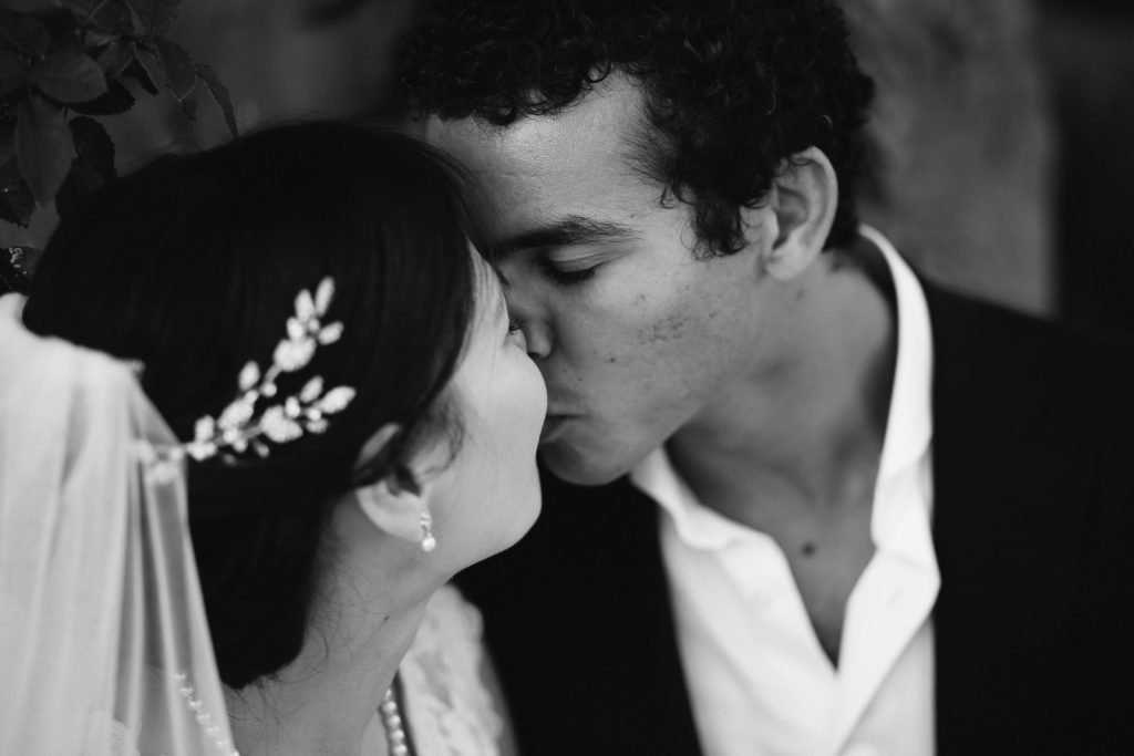 chianti wedding photographer: bride and groom first kiss