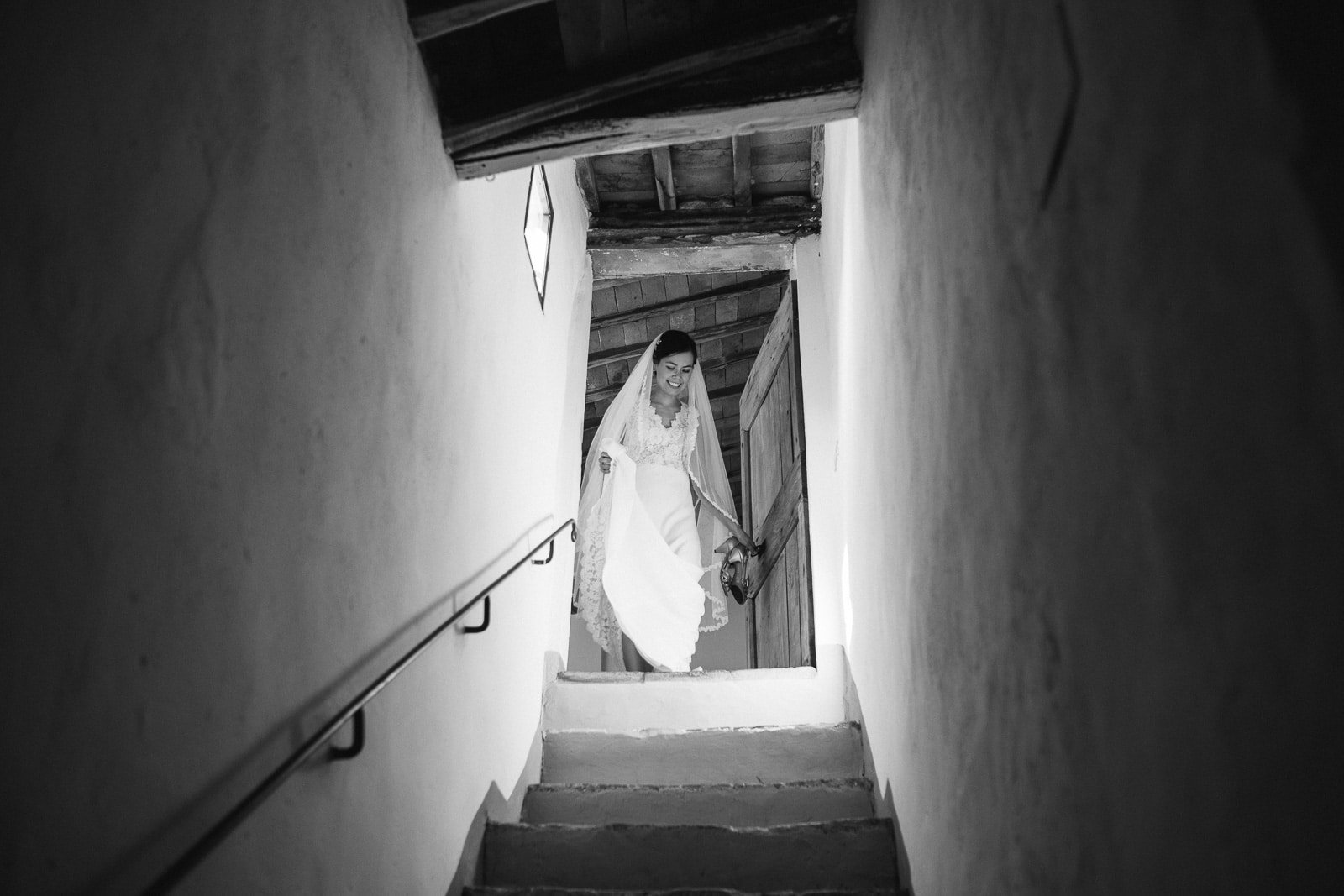 Bride walking down the stone stairs, black and white