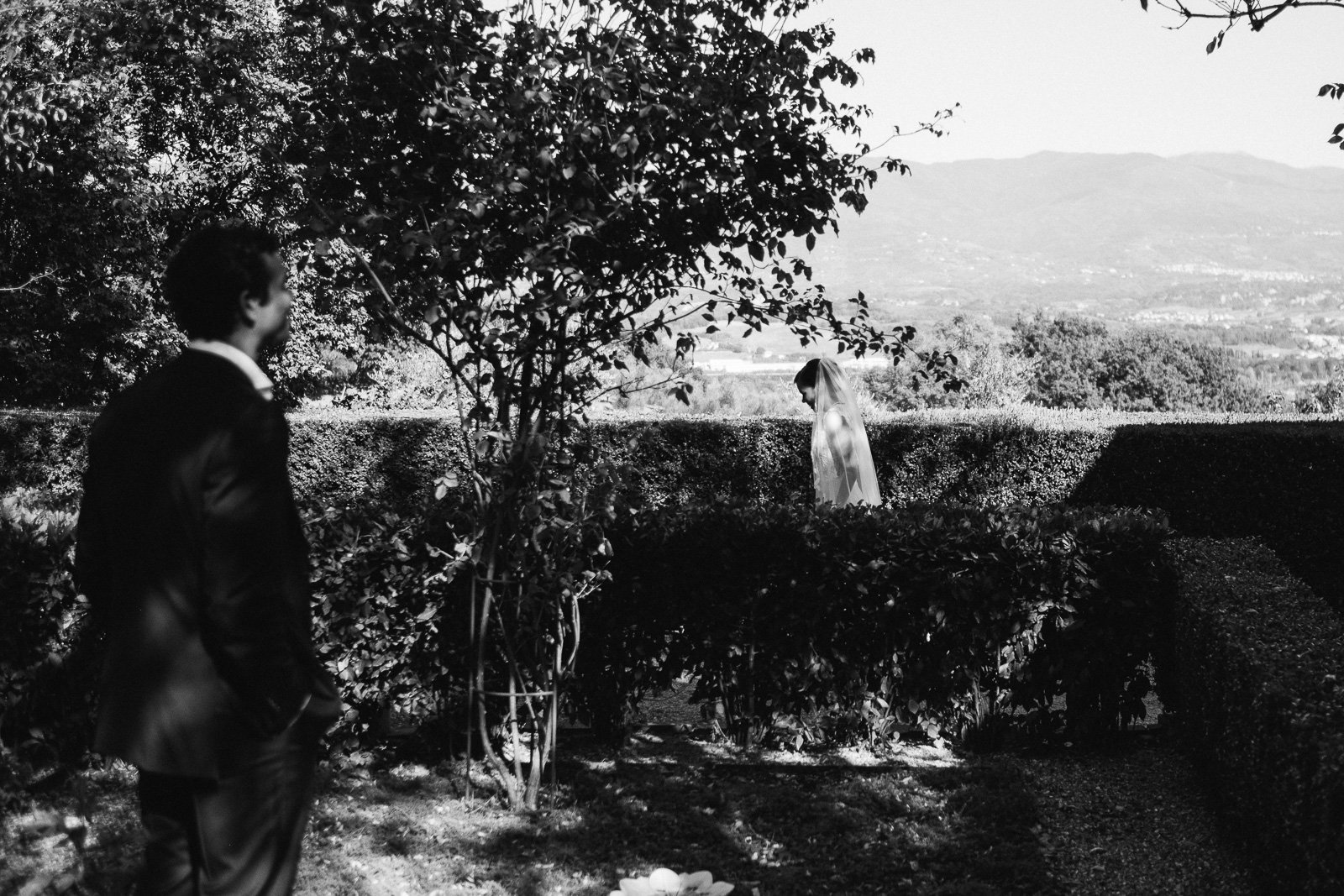 The garden of Locanda Casanuova, black and white