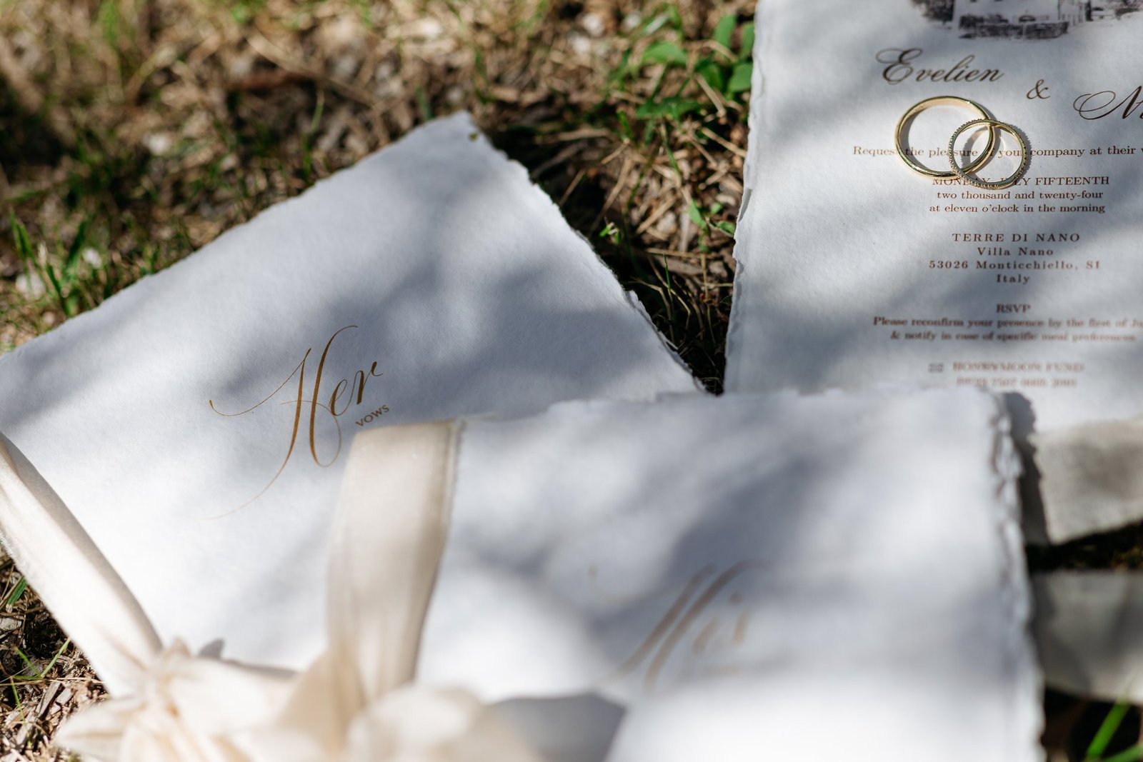 Wedding rings on the invitation
