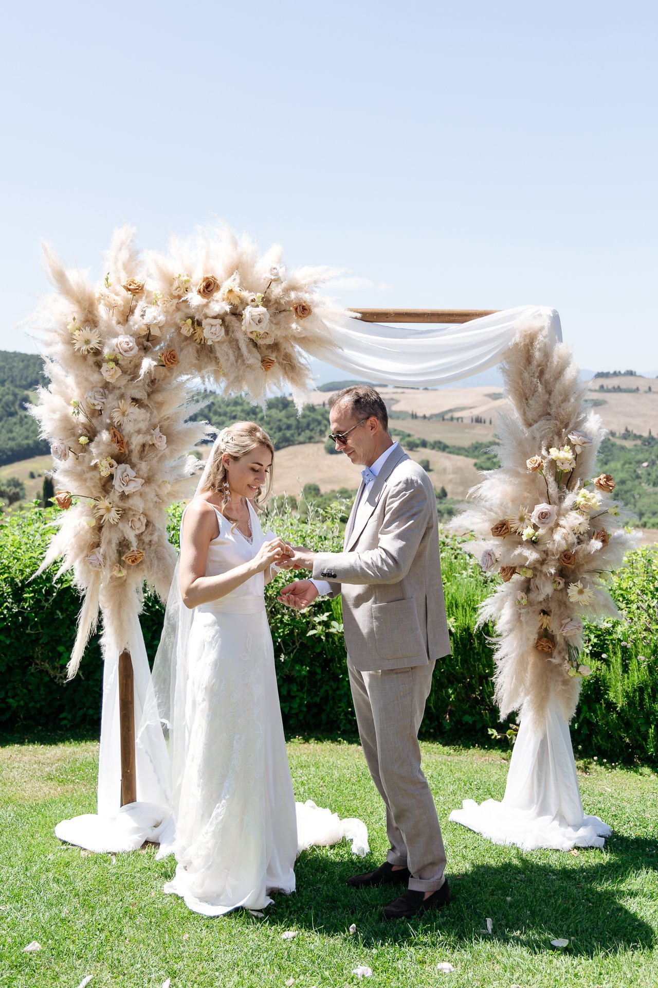 Exchange of rings under the pampas arch