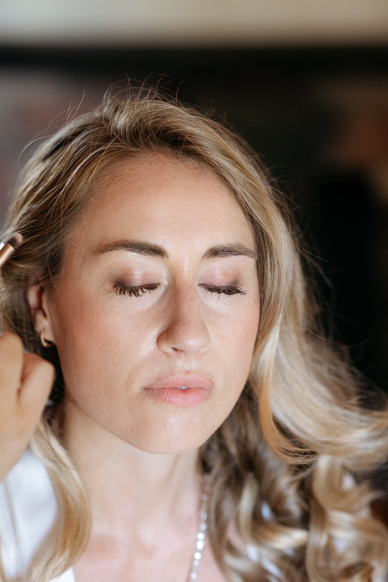 Evelien during her make-up