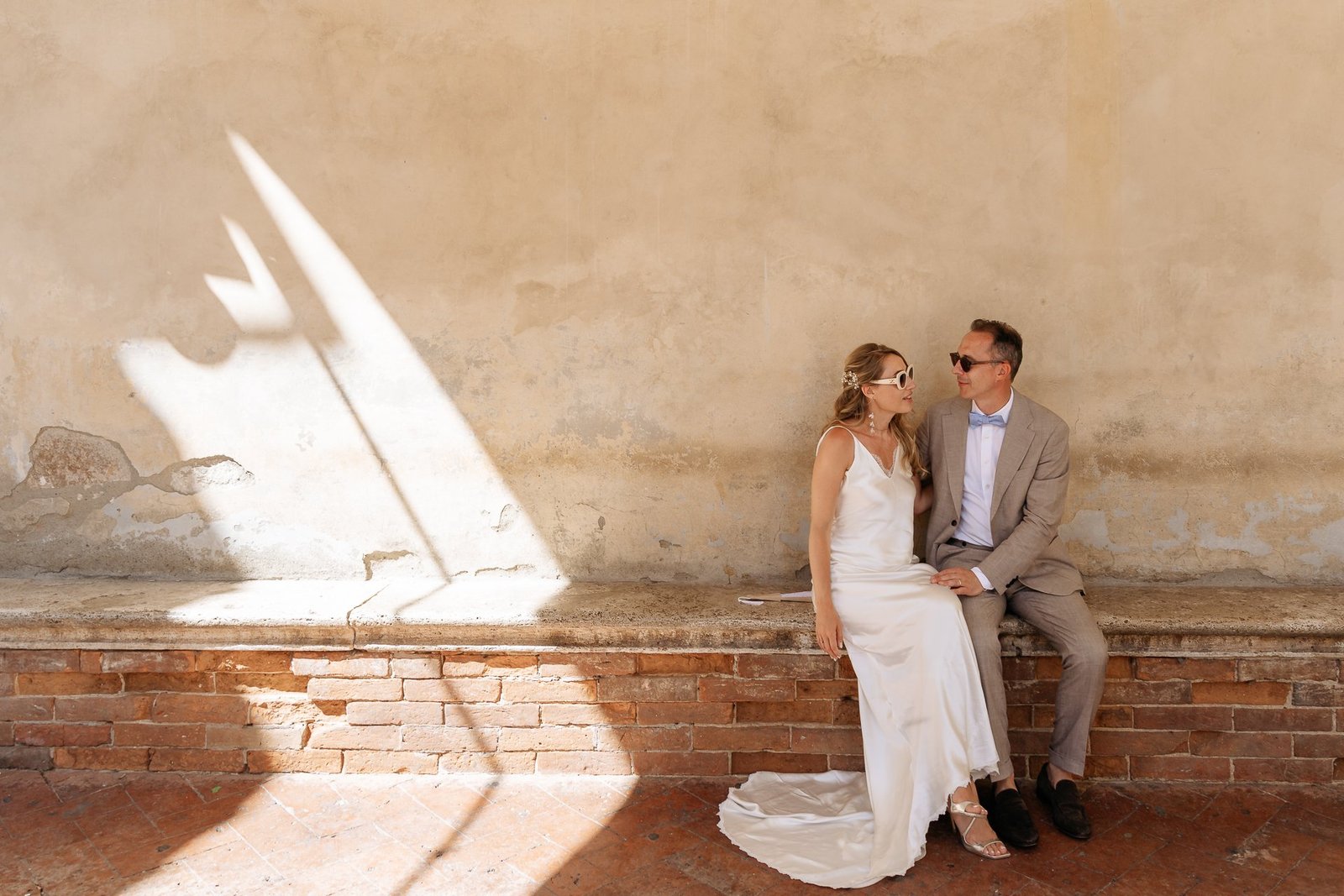 Nic and Evelien in the sunlight in Pienza