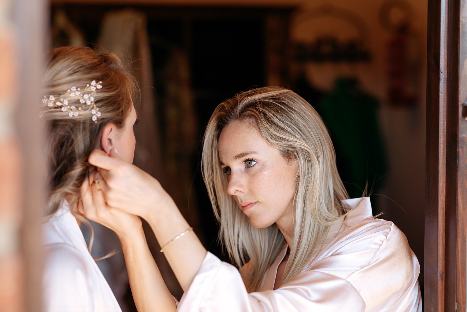 Evelien having her make-up done