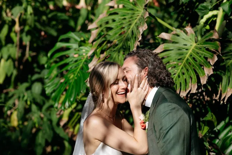 sorrento wedding photographer: bride and groom romantic kiss